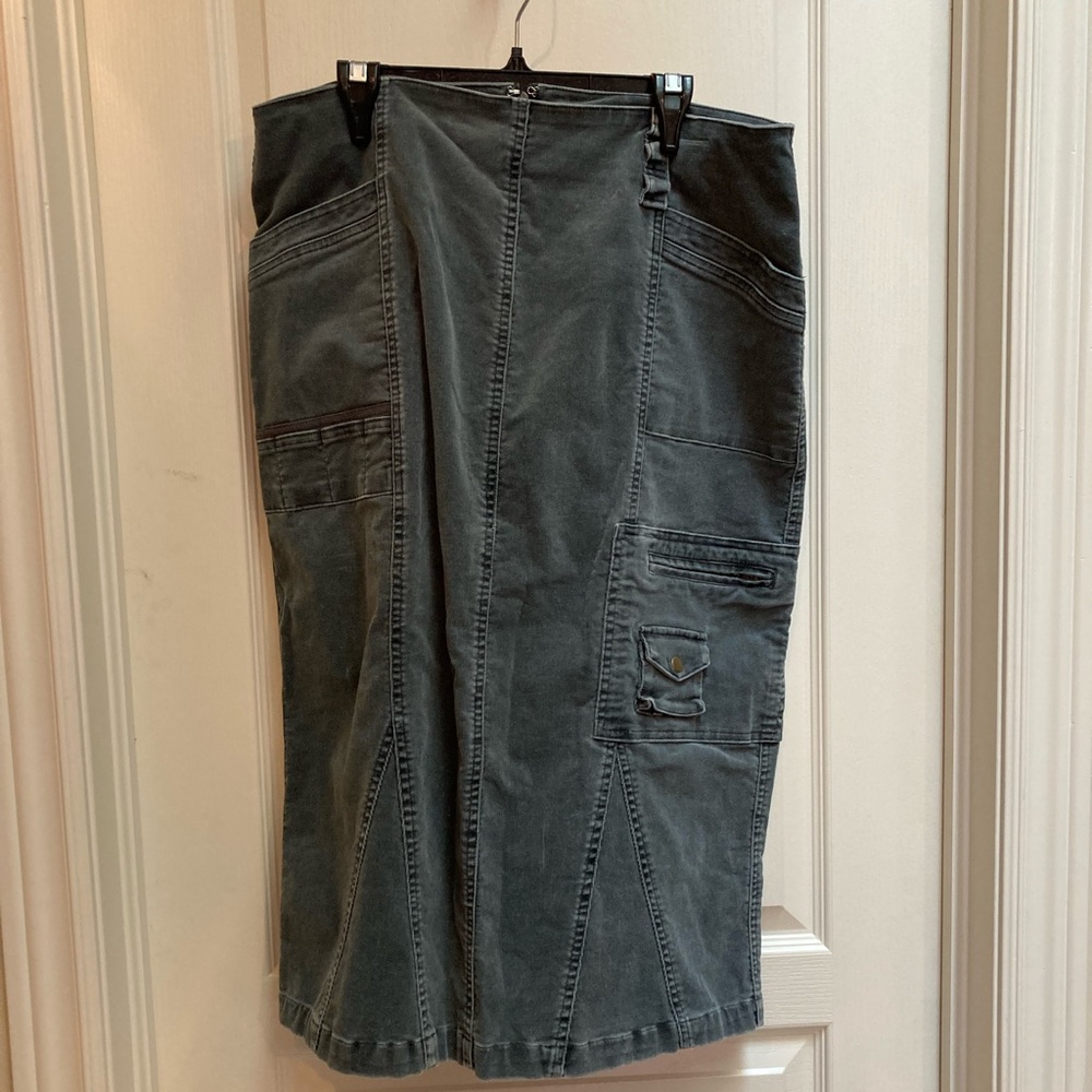Powder Room, thin wale corduroy skirt. Deep Sage Green MultiPocket MIDI Size 13